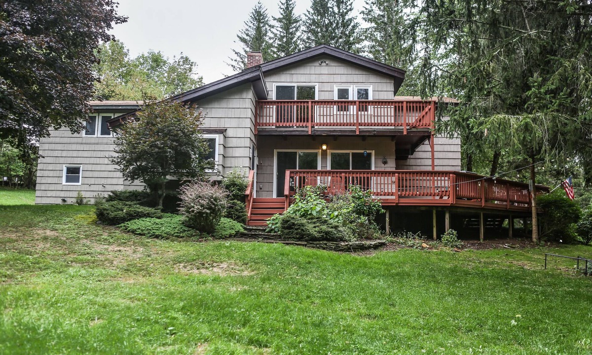 Denver House | Country Escape! 5 bed/5bath, 2 acre pond, pool/Foosball tables, Fire pit, Sauna