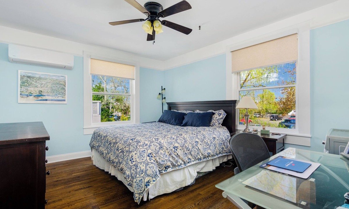 Westhampton Beach Apartment | Cozy 1-bedroom,sleeps 4, Apt on Main St in Westhampton Beach with WiFi, AC, Kit