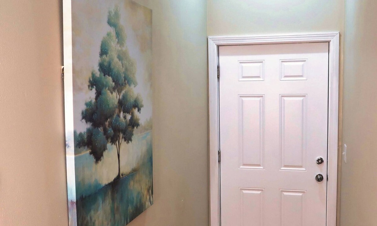 Lawrence Apartment | Cozy 3 Bedroom Apartment Minute's From Downtown Lawrence