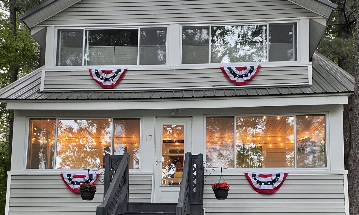Windham Cottage | Cozy 3 bedroom seasonal cottage with very short walk to private community beach