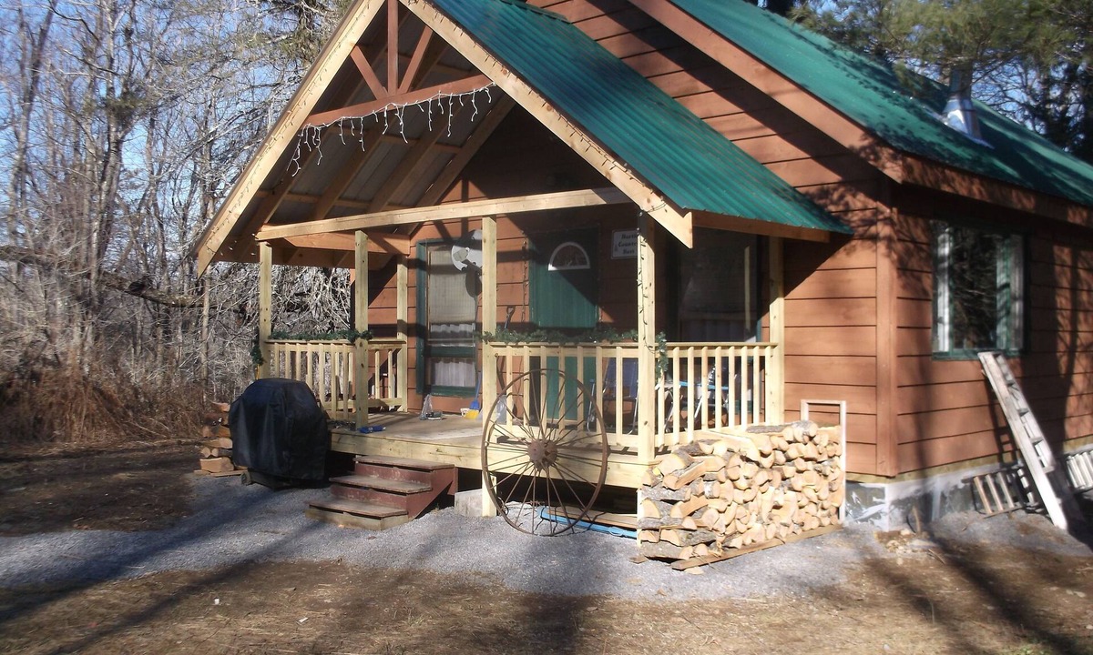 Redfield Cabin | Cozy Camp Retreat! Enjoy four wheeling, hunting, 3 miles to Redfield Reservoir.