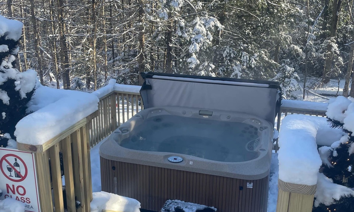 Mount Holly House | Cozy Chalet 5mins from Okemo, SAUNA JACUZZI HOT TUB
