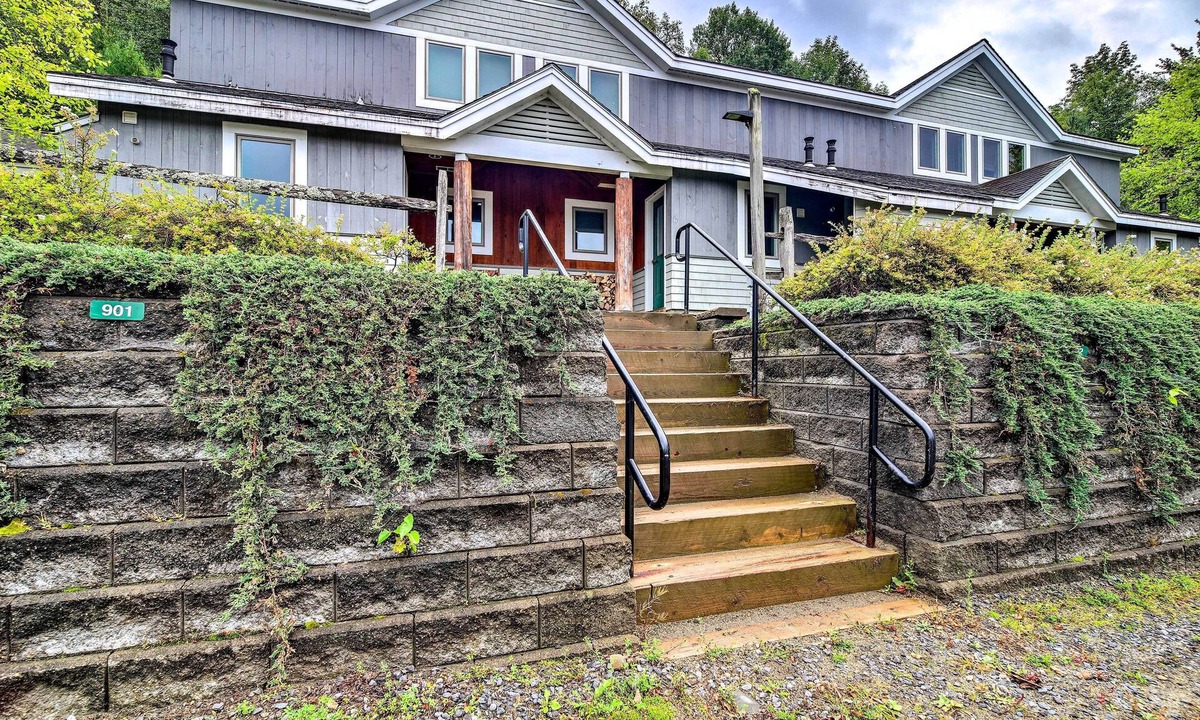 East Burke Condo | Cozy Condo w/Patio, Walk to Burke Mountain!