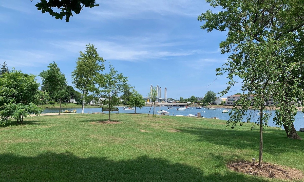 Portsmouth Apartment | COZY GET AWAY, WALKING DISTANCE TO QUAINT PORTSMOUTHn1BR apartment