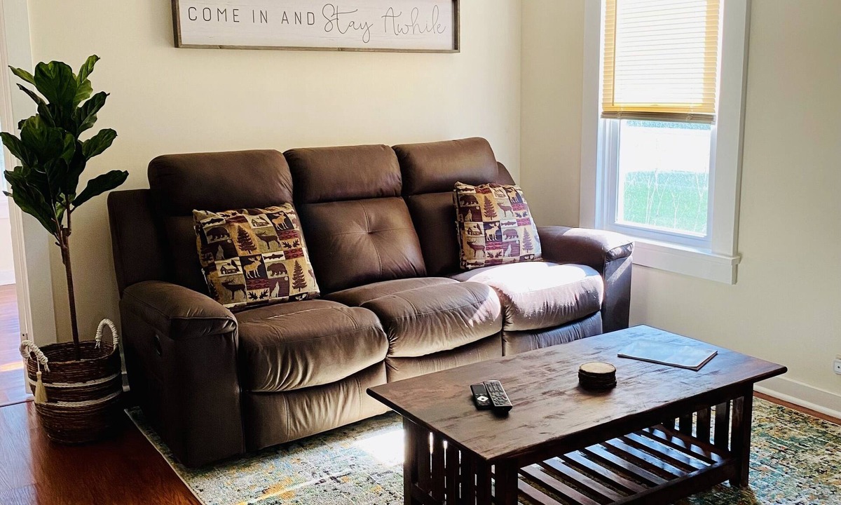 Mendon House | Cozy Home, Minutes from Killington! Washer/Dryer & Free Disney+/Peacock!