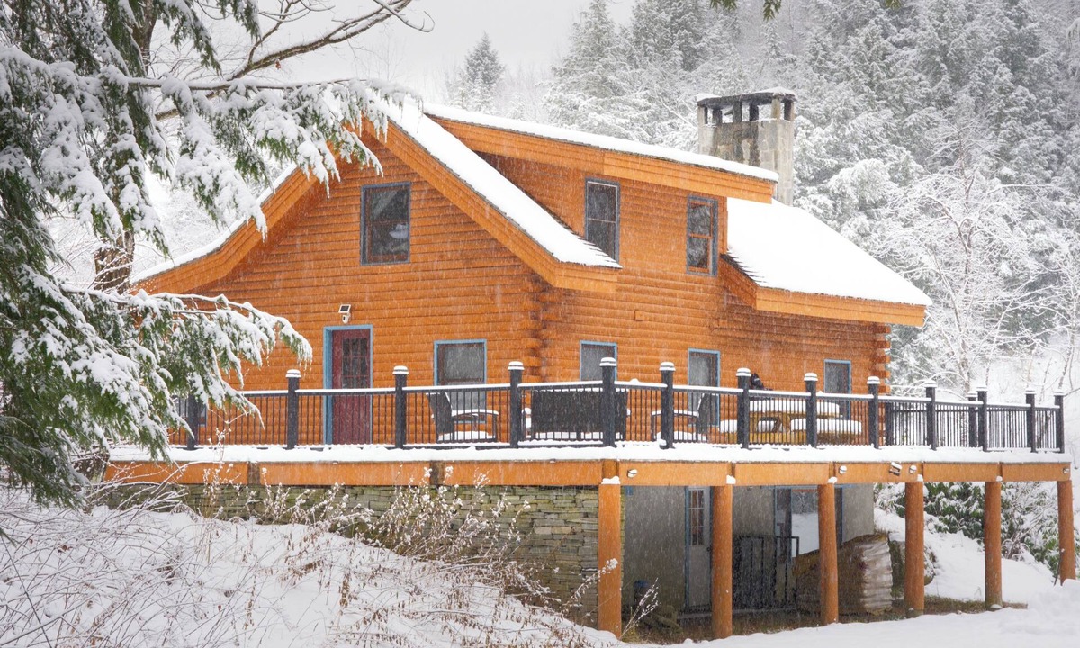 Cavendish Cabin | Cozy Log Cabin Short Drive to Okemo & Killington