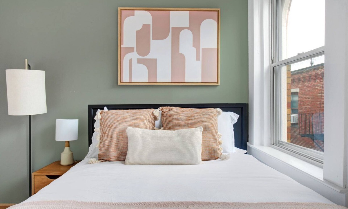 North End Apartment | Cozy North End 2BR steps from Harborwalk by Blueground