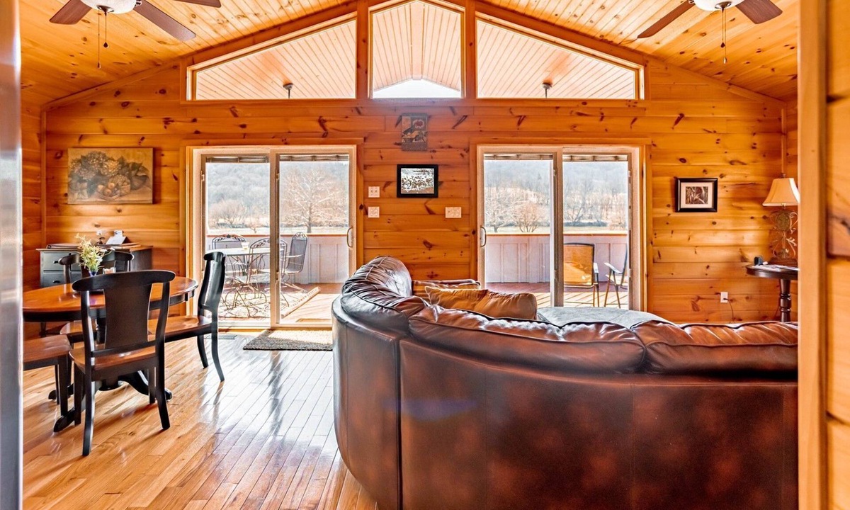 Draper Cabin | Cozy, Romantic Waterfront Cabin on New River 1BS2 - Moonlight Serenade
