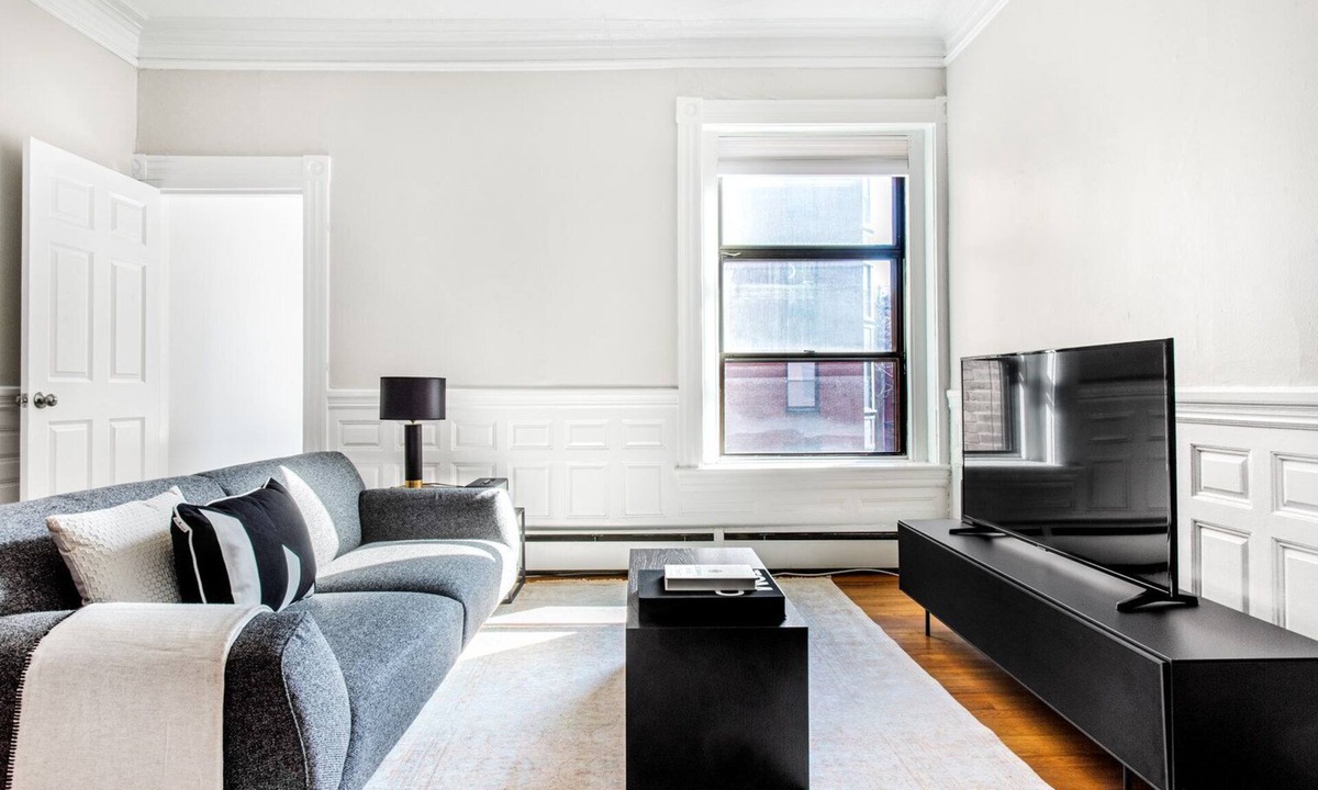 Back Bay West House | Dapper Back Bay 2BR, Steps from Newbury St. and Esplanade by Blueground