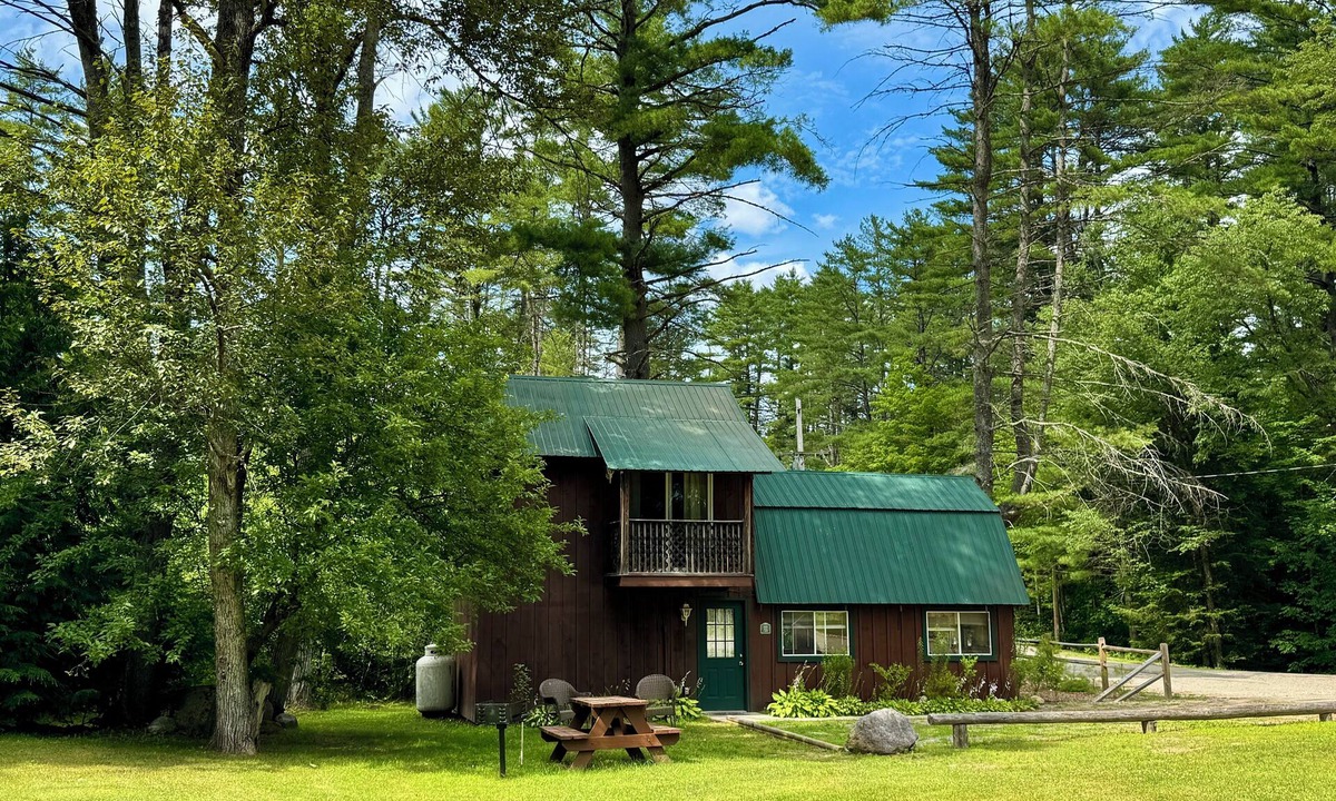 Chestertown Cabin | Deer Run, pool, steps from Loon Lake