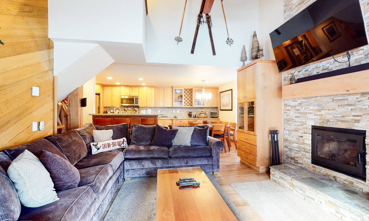 Mammoth Lakes Condo | Deluxe, Remodeled Condo in a Quiet Location. Near Biking Trails & Lakes Basin