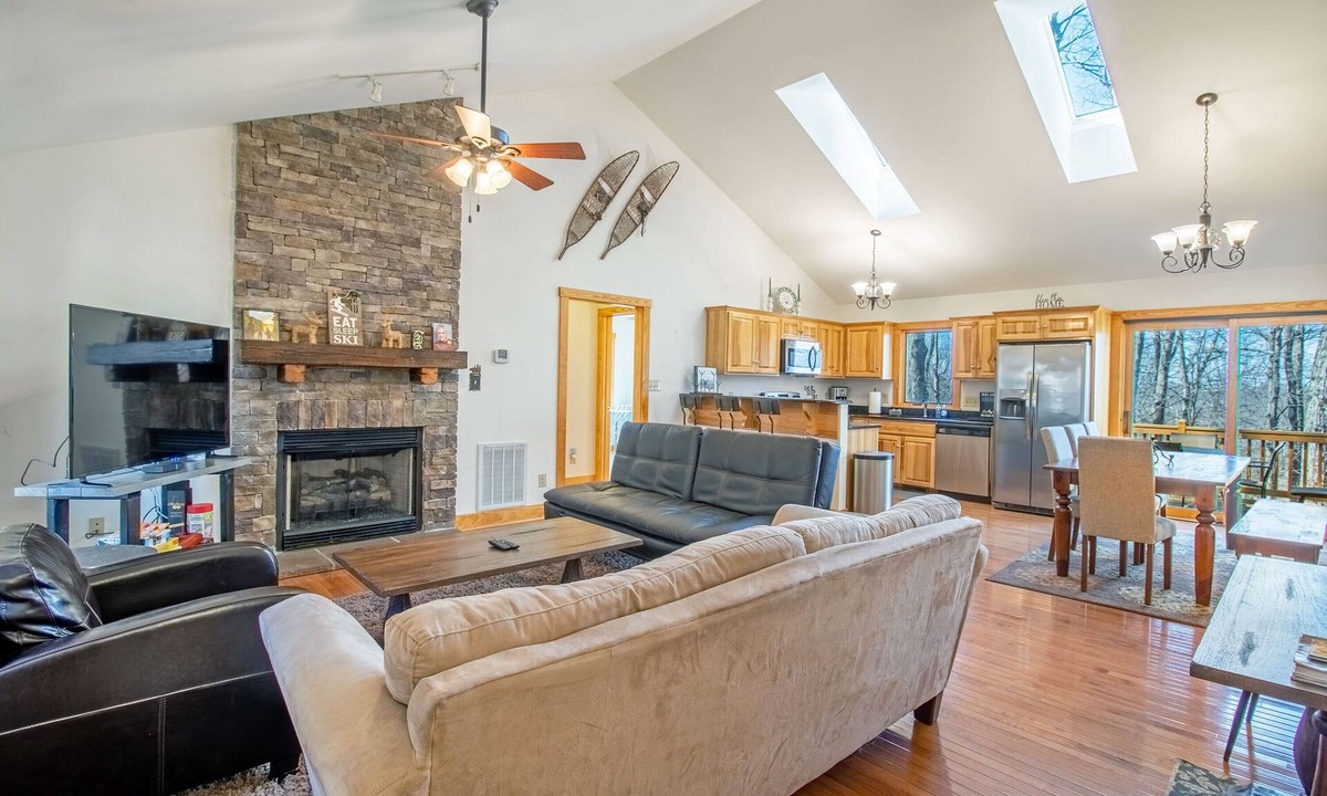 Chestnut Springs House | Discounts Avail! Theater Room, Fooseball, Firepit, Mountains!