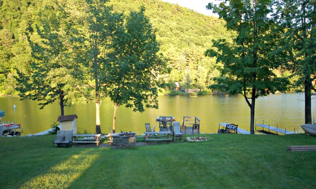 Poultney Cottage | Dog-Friendly cottage w/free WiFi, water views, great location