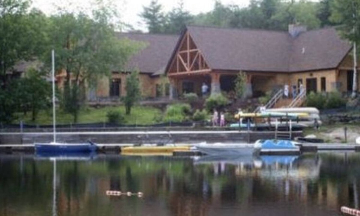 Grantham House | Eastman Home Sleeps 18 on Golf Course, Beach Access in Ski Country