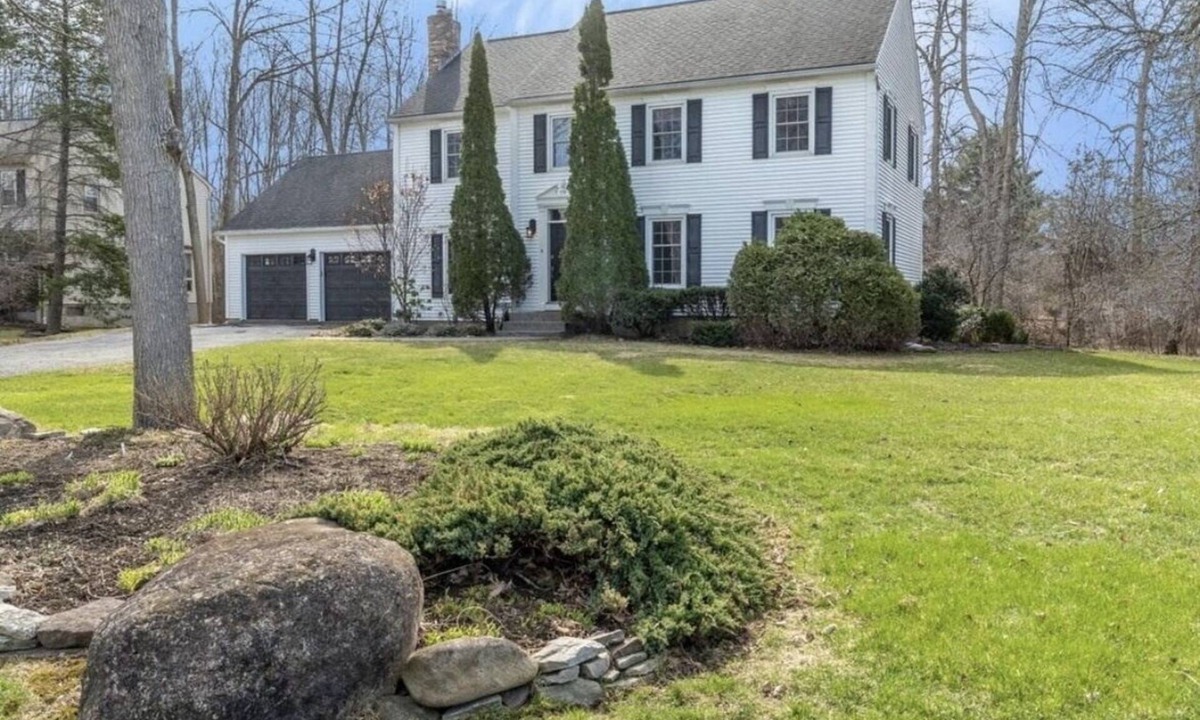 Shelburne House | Eclipse House of your Dreams!