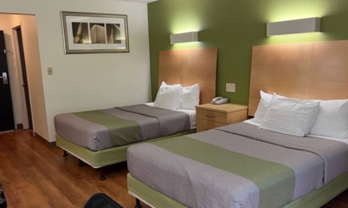 Moon Township Hotel | Economy Inn - Pittsburgh Airport