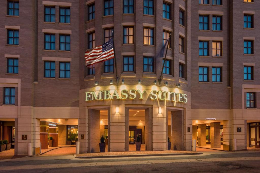 Old Town Alexandria Hotel | Embassy Suites by Hilton Alexandria Old Town
