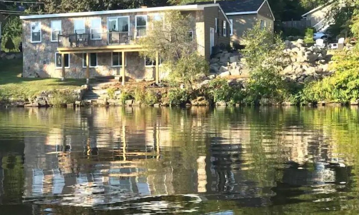 Manchester Cottage | Enchanting Romantic Waterfront Cottage