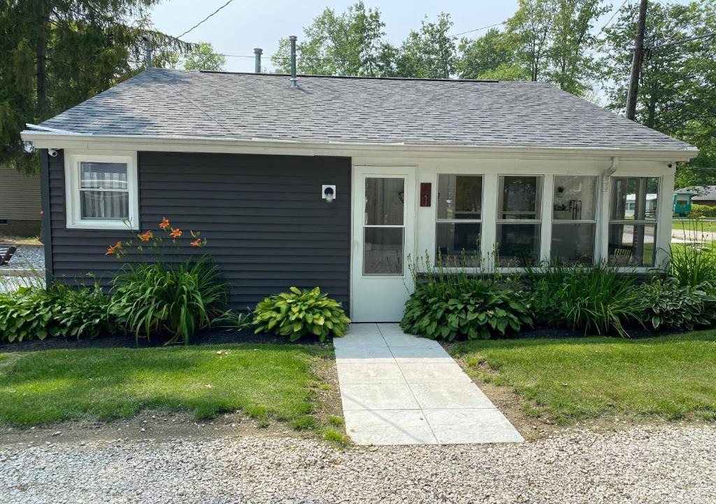 Geneva-on-the-Lake House | Endless Summer cottage walk to the GOTL strip