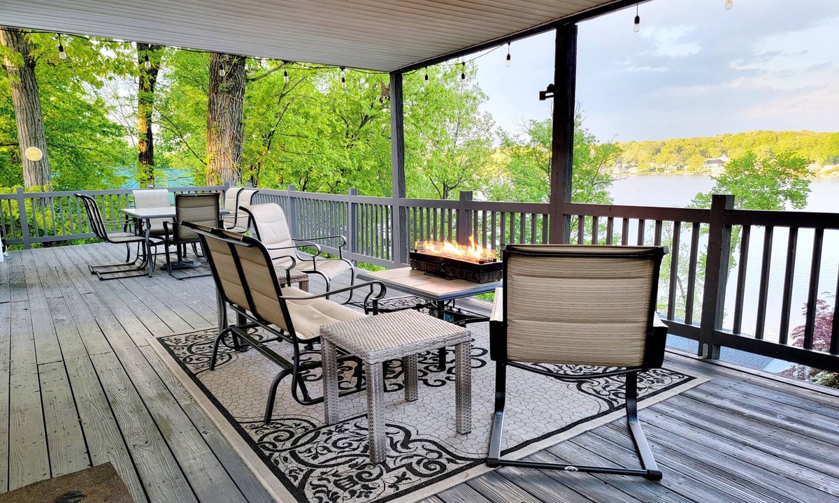 Lake Hopatcong House | Entire Private Lakefront Cottage Home on Lake Hopatcong + Kayaks and Pedalboat