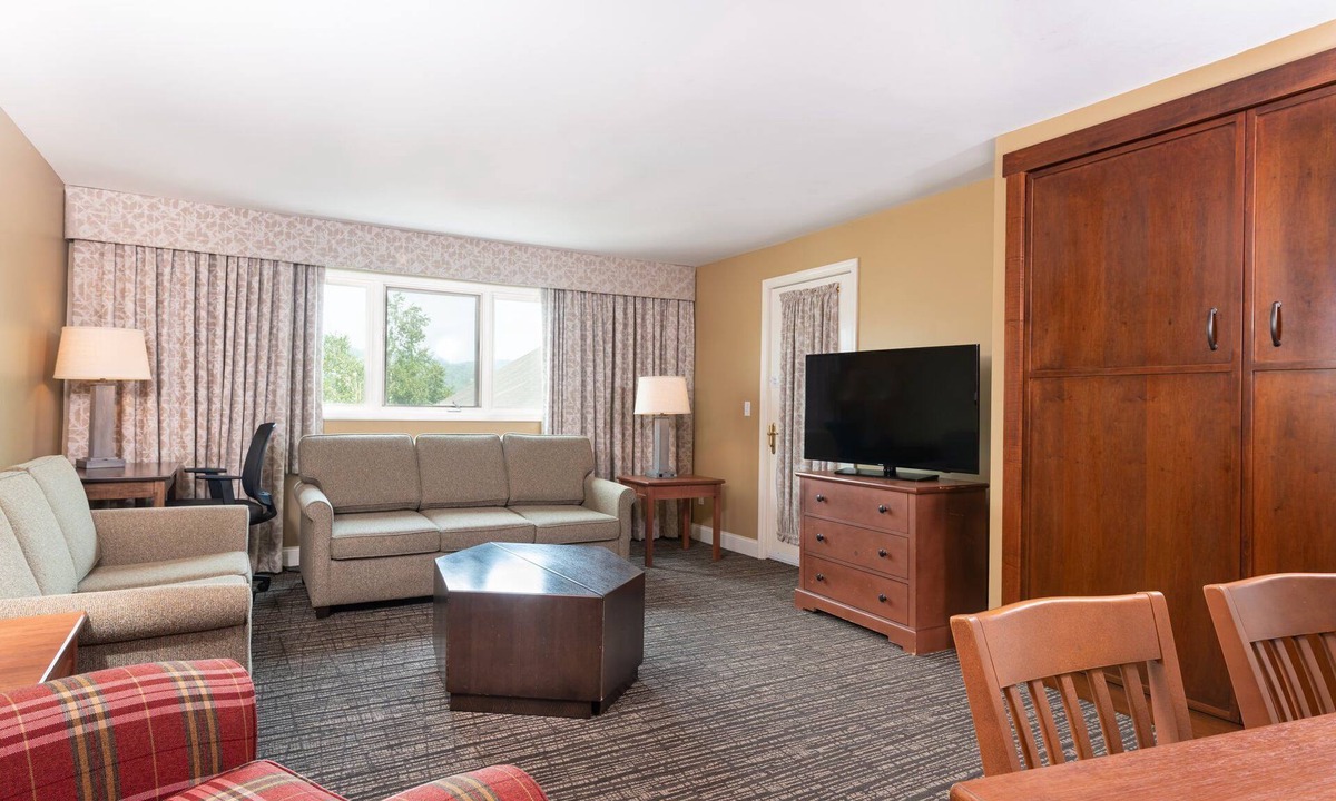 West Dover Condo | Expansive 2BR | Sleeps 10 | Ski-In