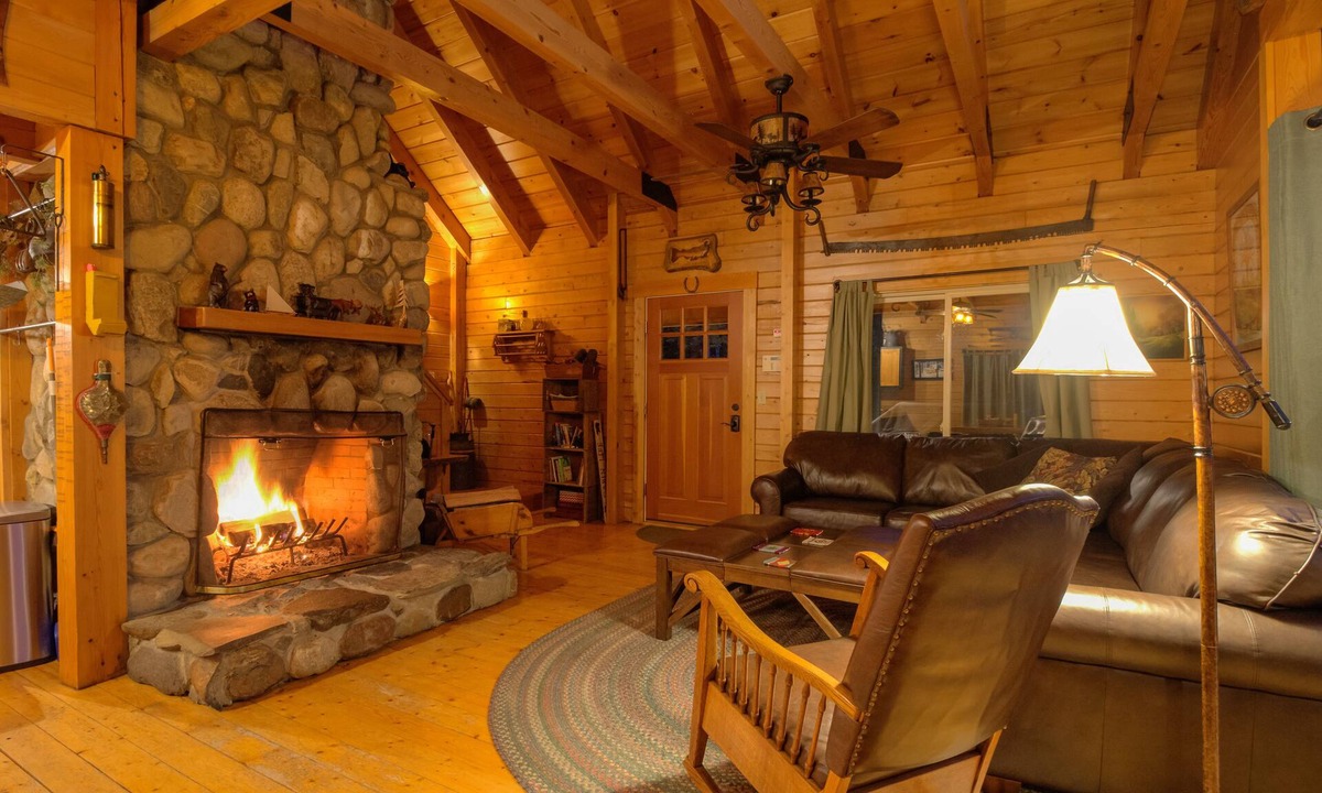 North Anson House | FALL SPECIAL PRICING Maine Log Home Private Shore. Stone Fireplace.Pet Friendly!