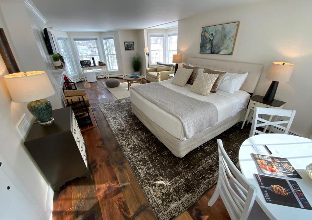 West Dover House | Farmhouse 3 - Farm Road Estate - 3mi to Mt Snow