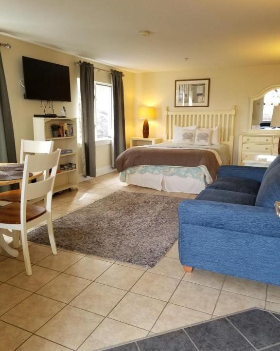 Edgecomb Apartment | First floor comfort and convenience Sheepscot Harbour Studio #207
