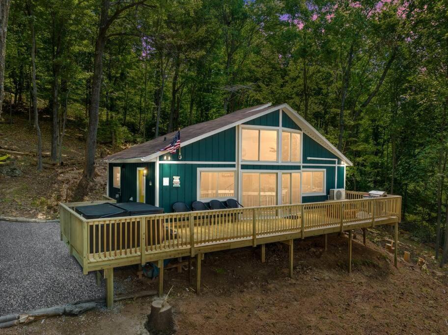 Elkton House | Forest Ridge Cabin - Hot Tub, Wi-Fi, National Park 15 Min, Fire Pit