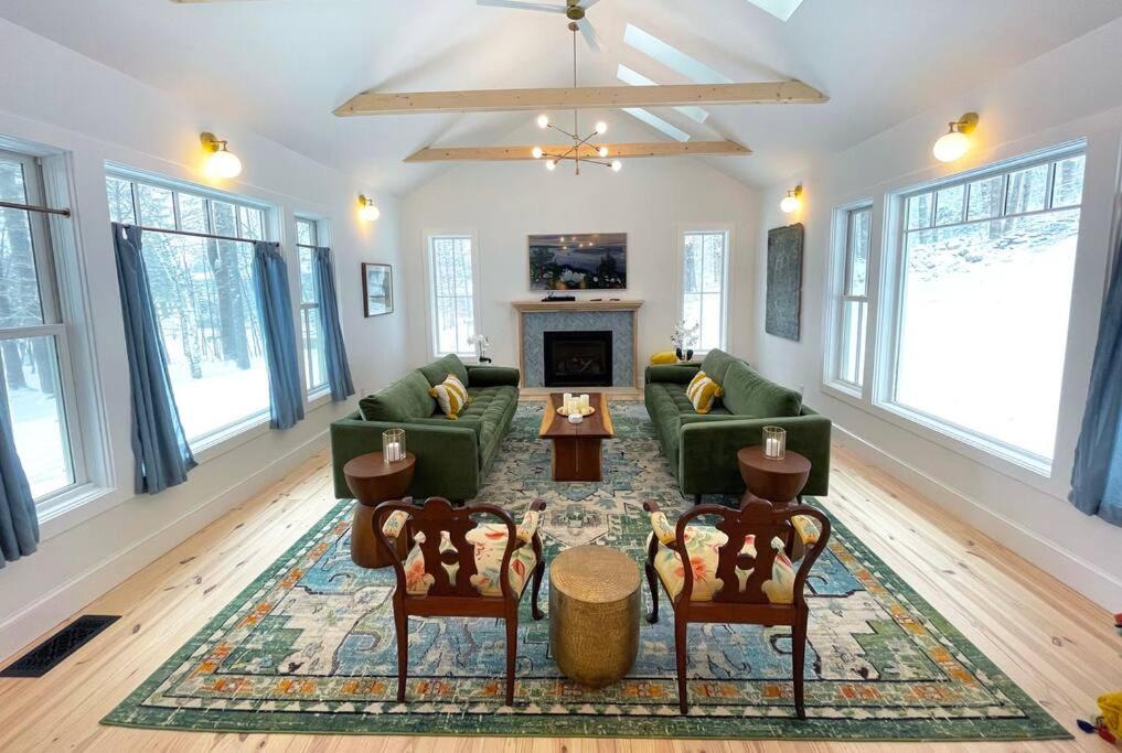 Manchester House | Franklin luxury Chalet w/guest house