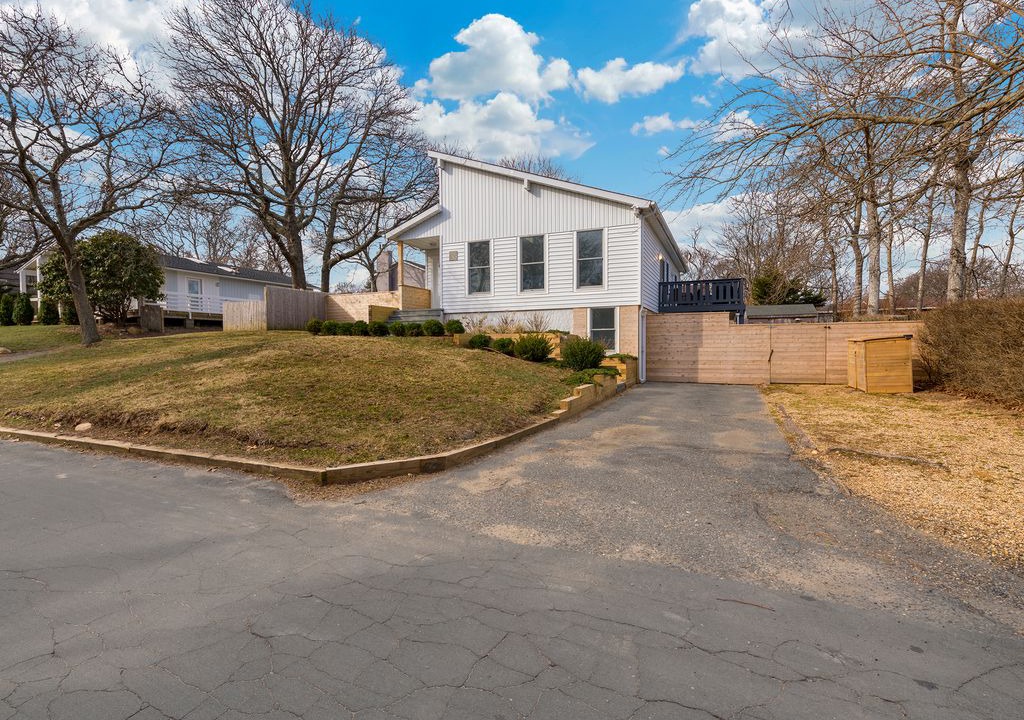 Culloden Shores House | Fully Renovated 3BR Montauk Beach House with Private Beach Access