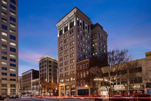 Glass Light Hotel Gallery Autograph | Downtown