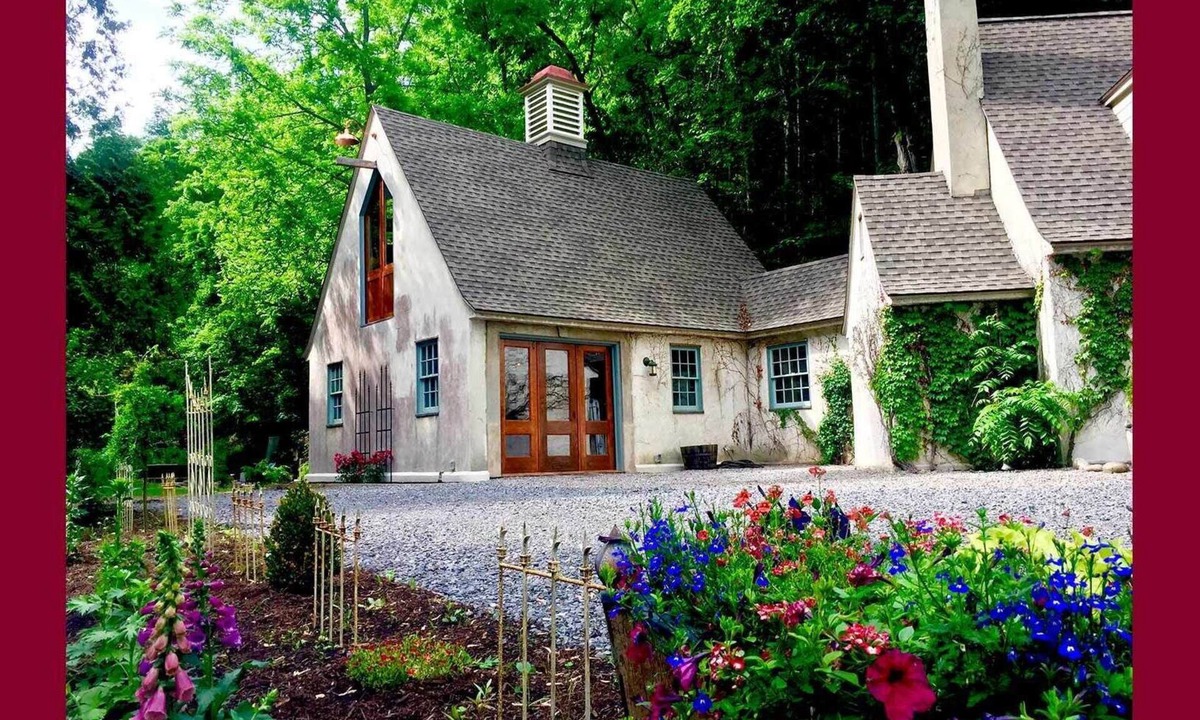Naples House | Glen Hollow: Luxury Living with Private Waterfall