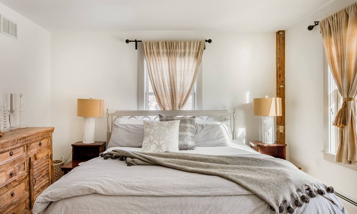 Waitsfield Apartment | Go Skiing or Hiking from an Enchanting, Light-Filled Home