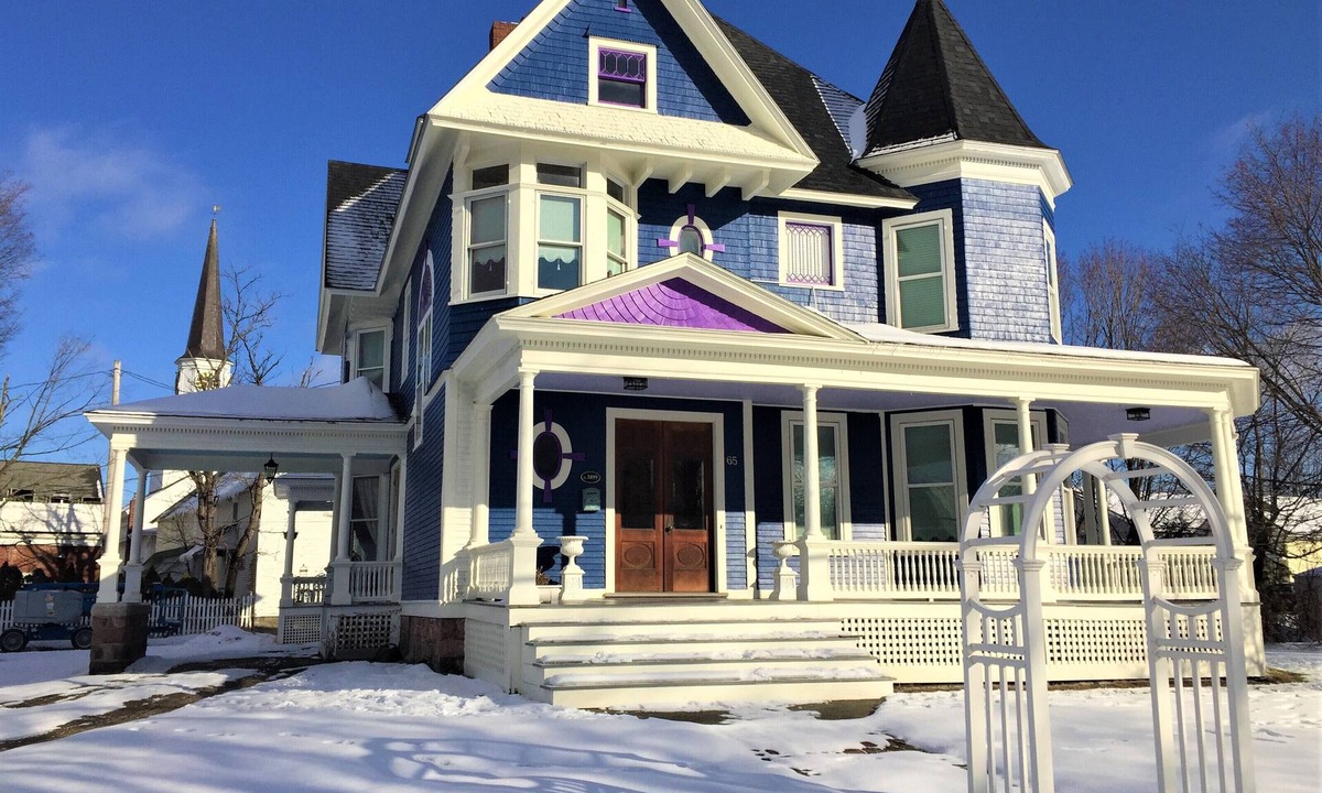 Eastern Vermont House | Gorgeous and luxurious 6-bedroom Victorian mansion with AC and WiFi near Stowe
