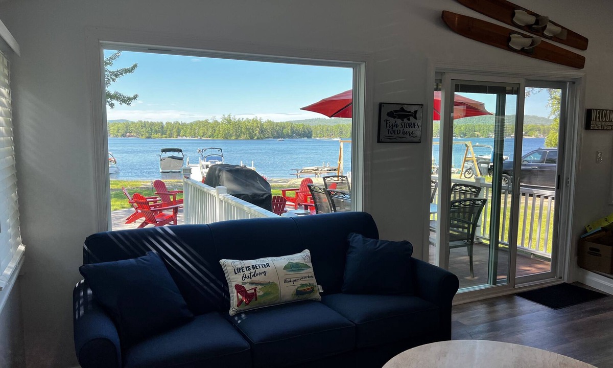 The Bays House | Gorgeous Lake Front Home - Renovated in 2023!