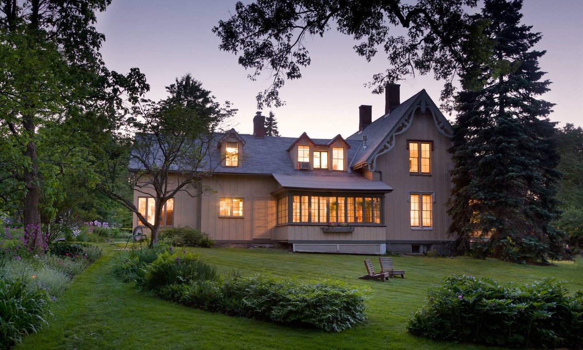Trumansburg Bed & Breakfast | Gothic Eves Inn and Spa Bed and Breakfast