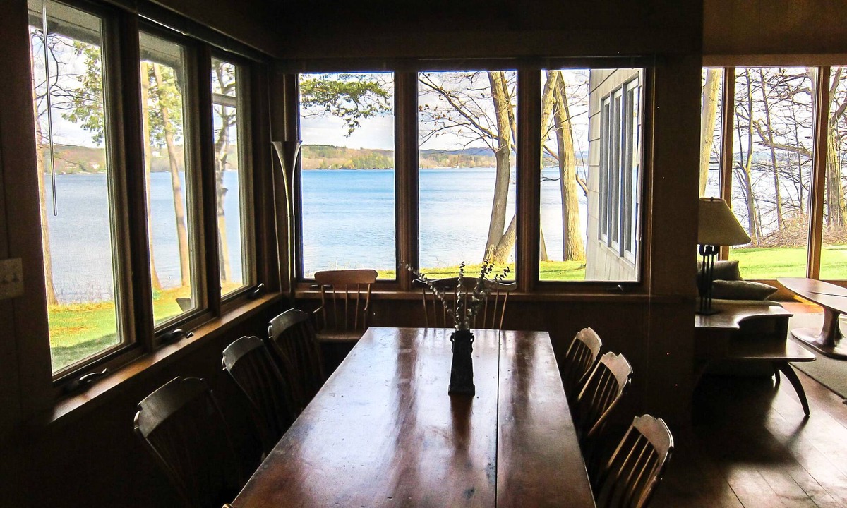 Cazenovia House | Gracious Mid-Century Modern-Right on Cazenovia Lake, with Expansive Grounds