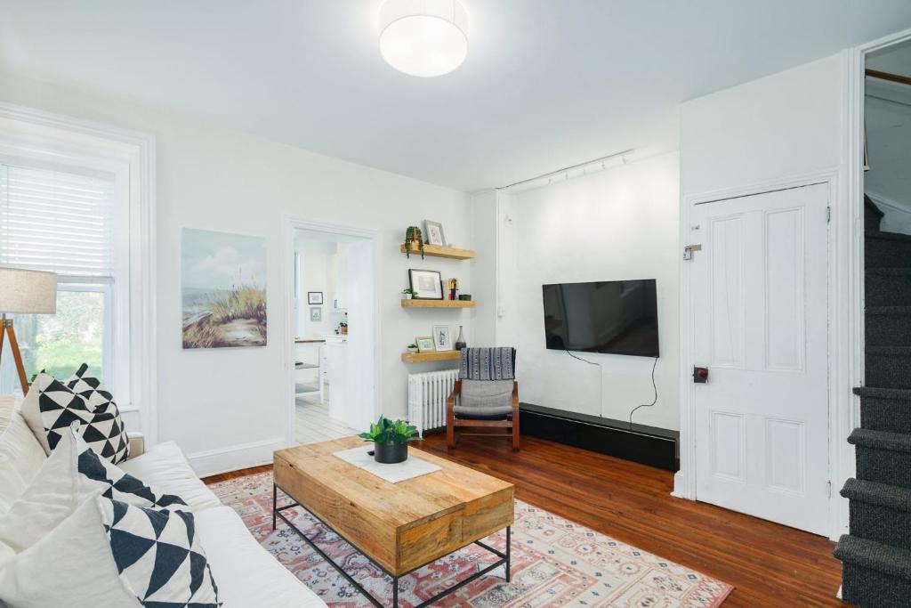 Roxborough-Manayunk Apartment | Guest Apartment in Row Home with Backyard Patio