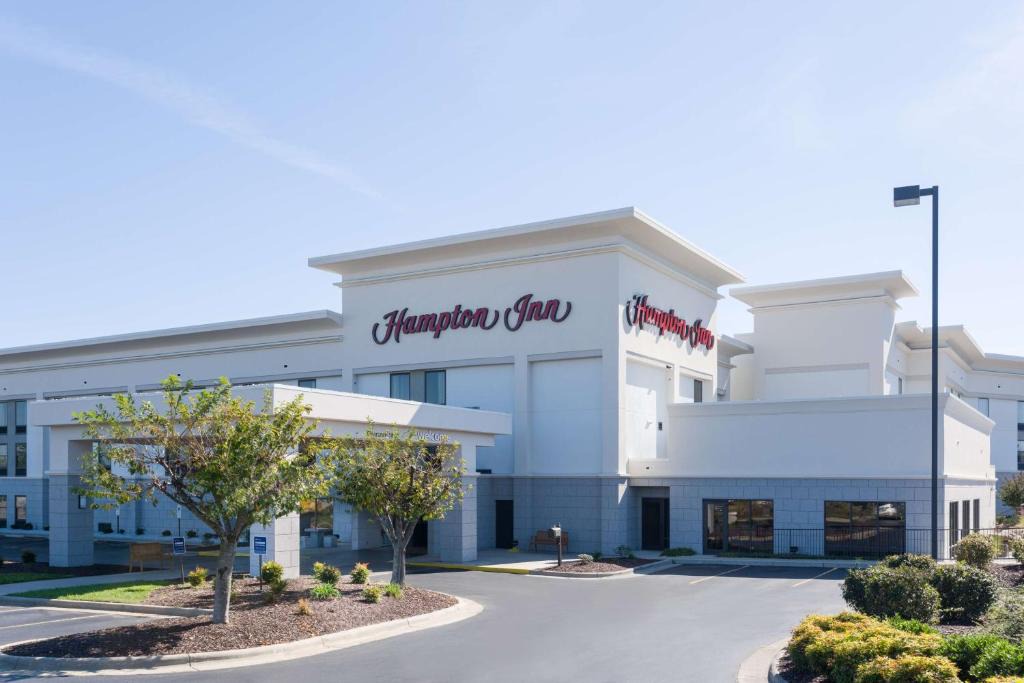 Mount Airy Hotel | Hampton Inn Mount Airy