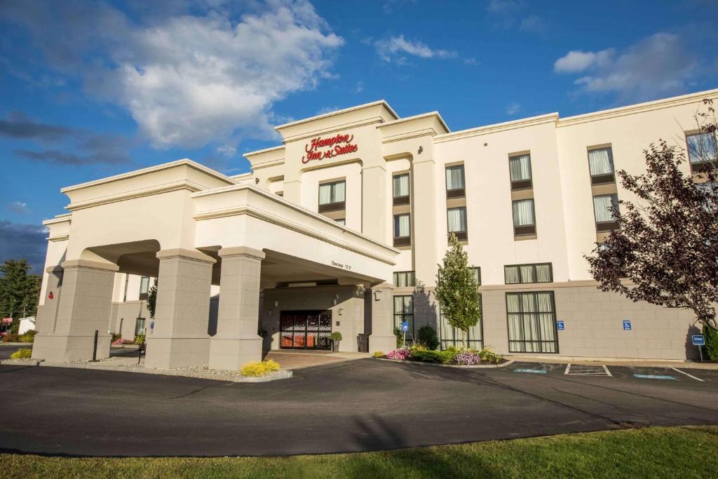 Hampton Inn Suites Tilton | Lochmere