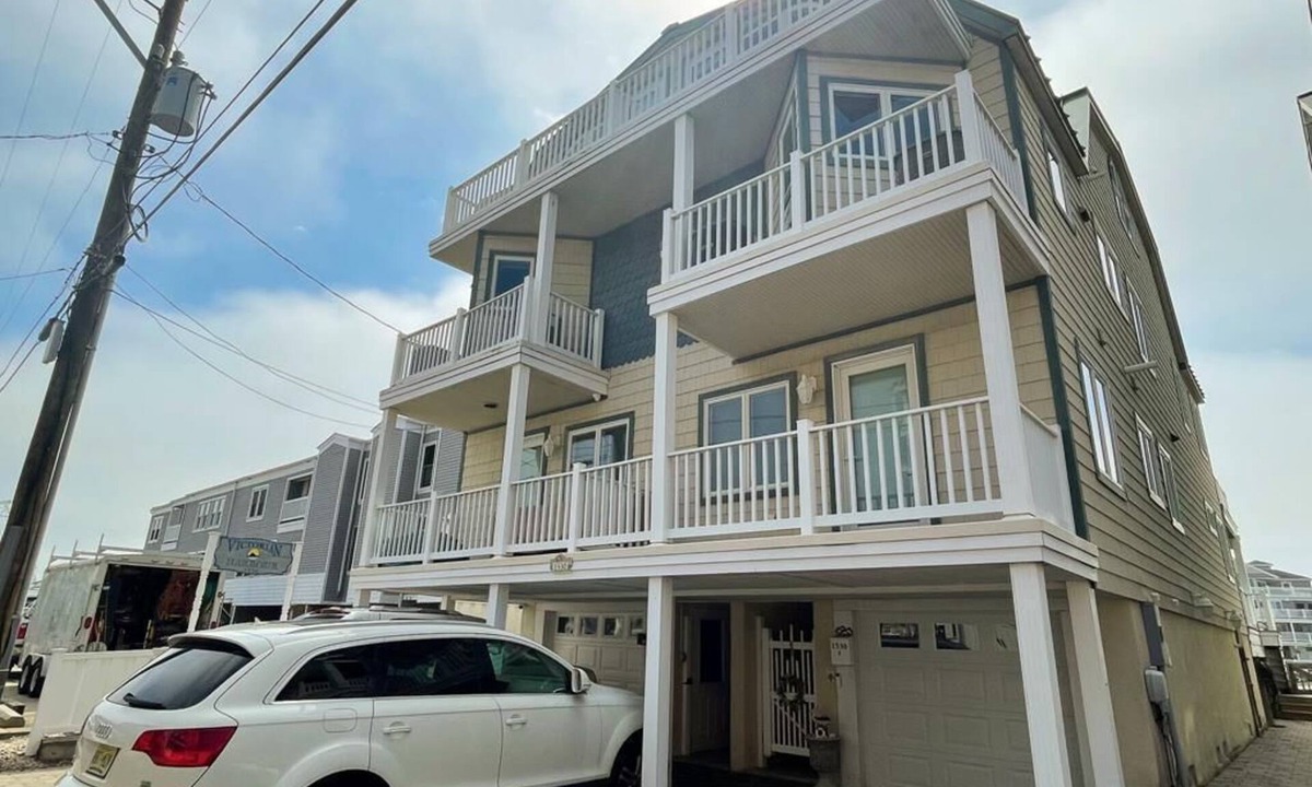 Village Green Condo | Harbor Front. Water View. Comfortable Townhome.