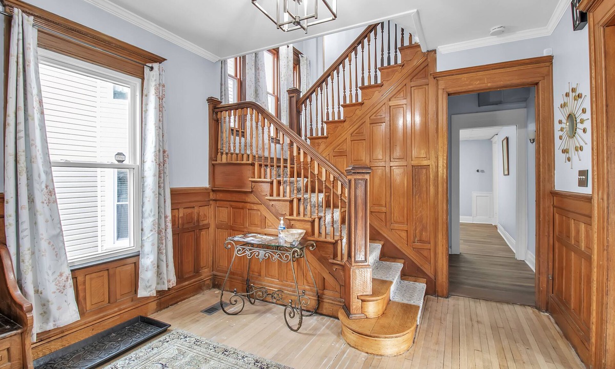 Buffalo House | Harvard Home Away from Home , 4Bd/2Ba, Save 10% Weekly, 20% monthly.