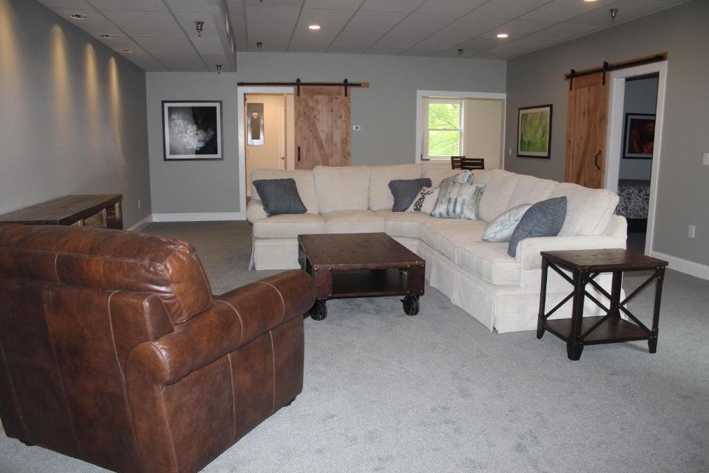Manchester Center Apartment | Highridge Suite