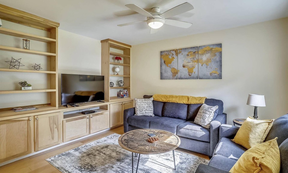 Stowe Condo | Hillcrest #1: 2 br w/community summer pool!