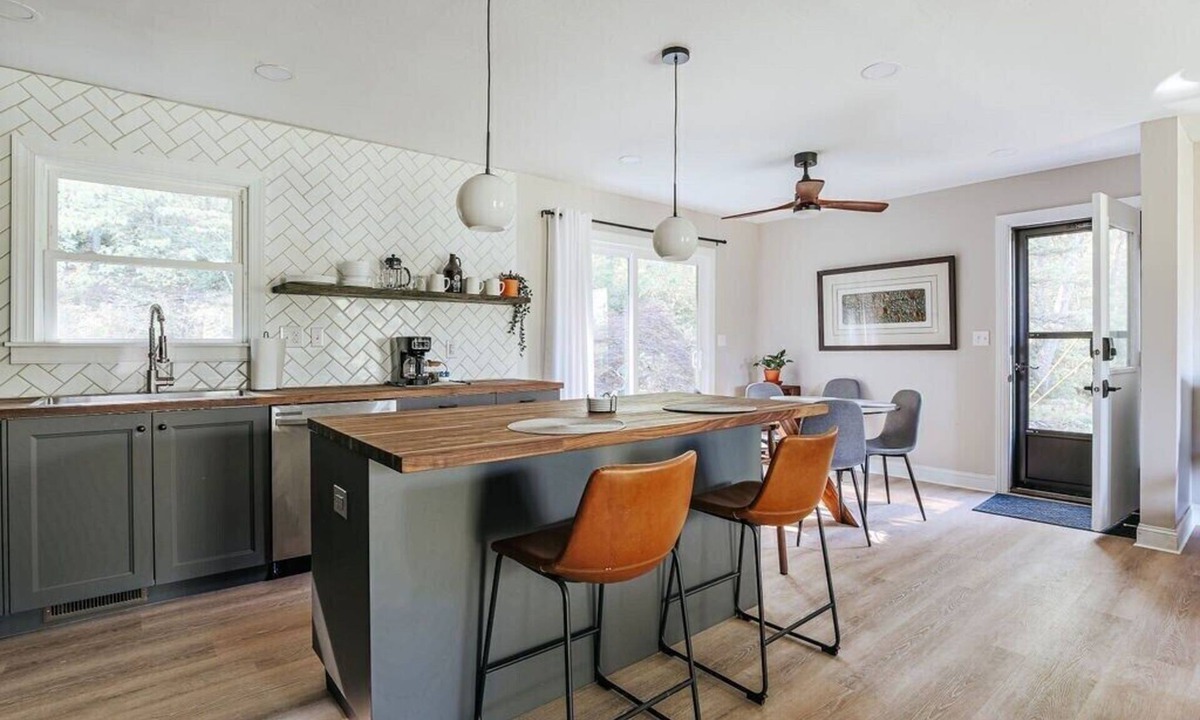 Faber House | Hillside Haven: Modern Retreat, Mountain Views