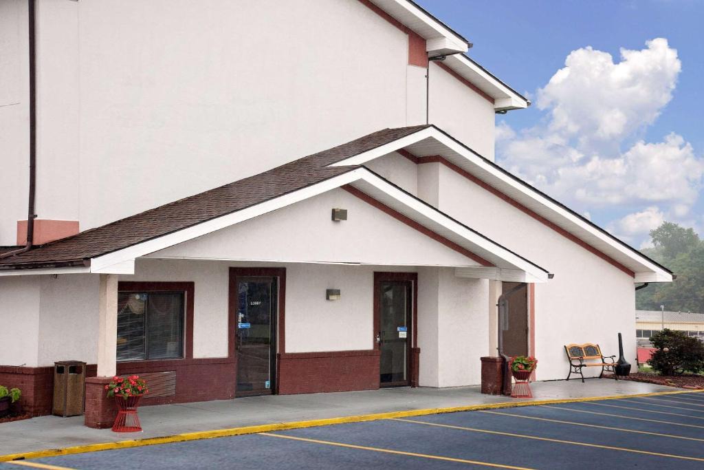 Martinsburg Hotel | Hillside Inn & Suite