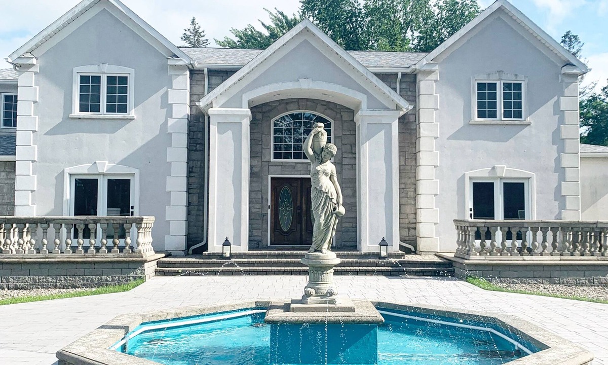 Niskayuna Villa | Hilltop Mansion Near Saratoga @ Rebecca's Fountain with Chef, Masseur & Fun