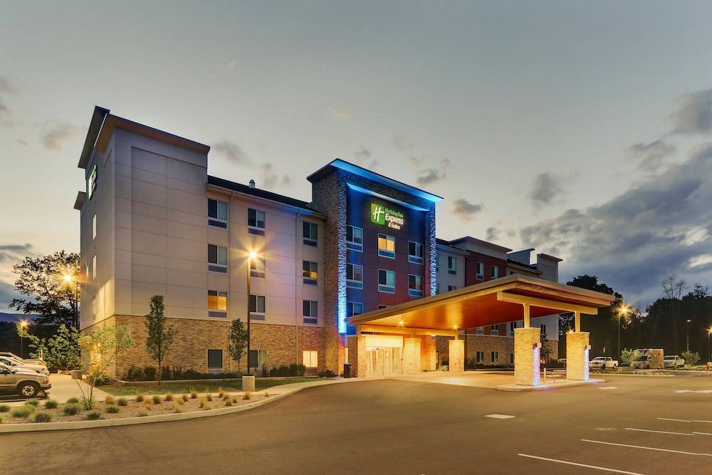 Saugerties Hotel | Holiday Inn Express & Suites Saugerties - Hudson Valley, an IHG Hotel