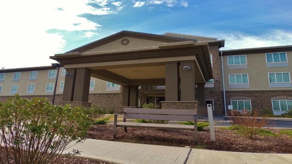 Holiday Inn Express Suites Montgomery Ihg Hotel | Montgomery